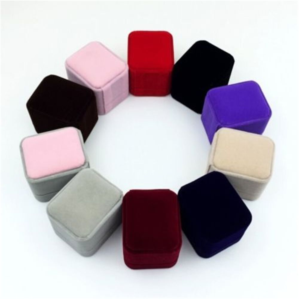 สแควร์สีแดงหมั้นกํามะหยี่ต่างห - Body Jewelry Display บทวิจารณ์และราคา