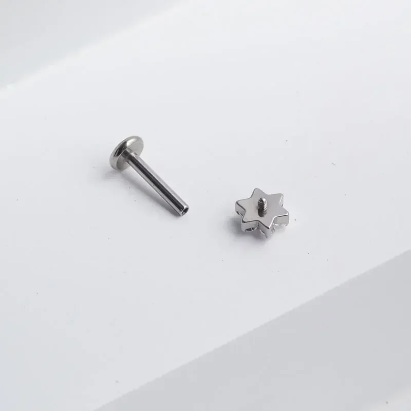 ASTM F136 ไทเทเนียมดอกไม้เจาะ  - Zoor Body Jewelry บทวิจารณ์และราคา